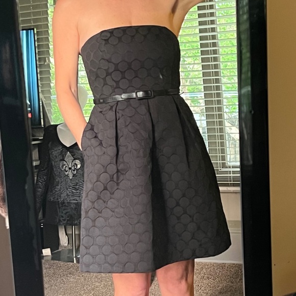 👗NWT🤩 |•WHITE HOUSE BLACK MARKET•|Strapless Polka Dot Fit & Flare - Picture 2 of 16